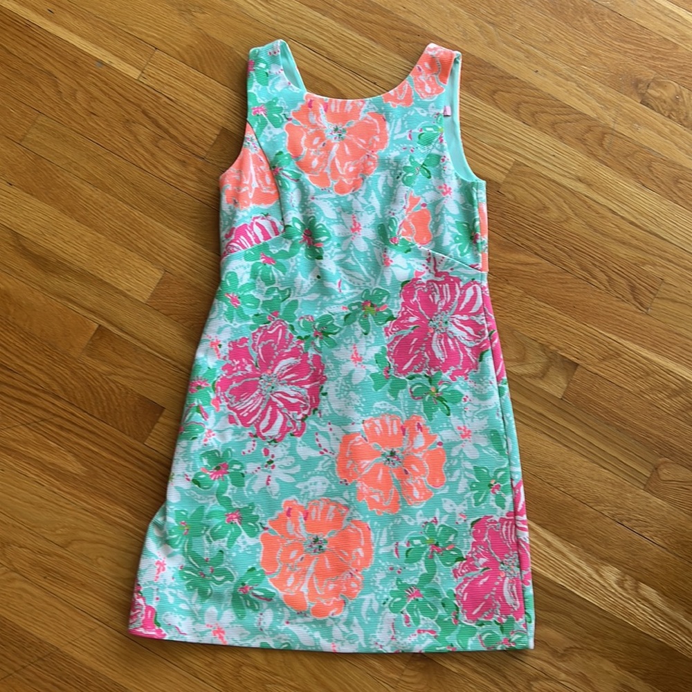 A line shift dress with gold zipper down the back.Vibrant colors and pattern. - Picture 4 of 4